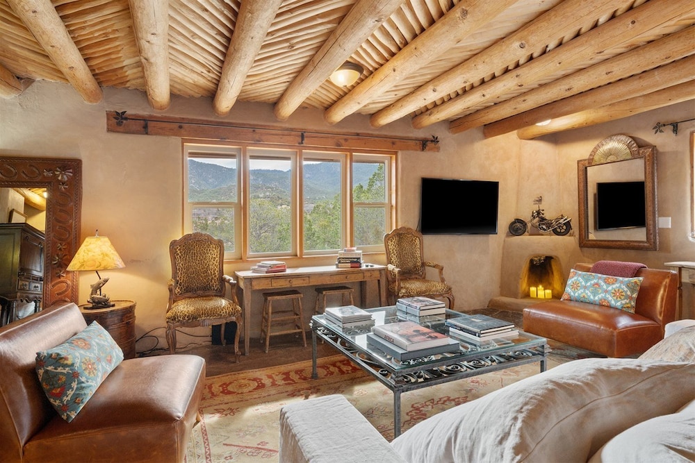 2bd Picacho Peak in Santa Fe, United States