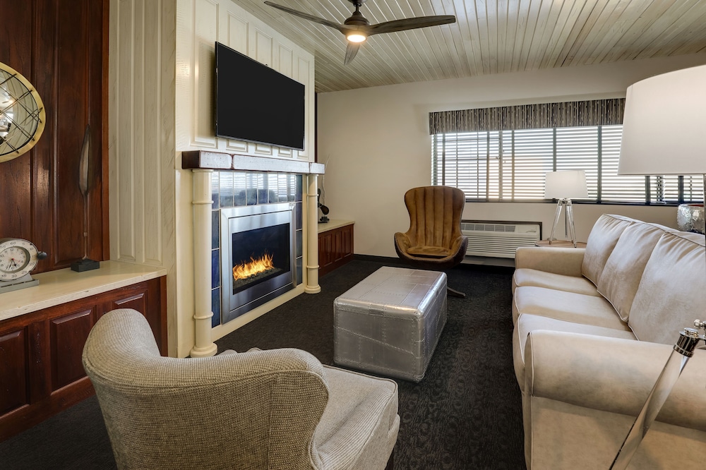 Stoney Creek Hotel Tulsa Broken Arrow - photo 59