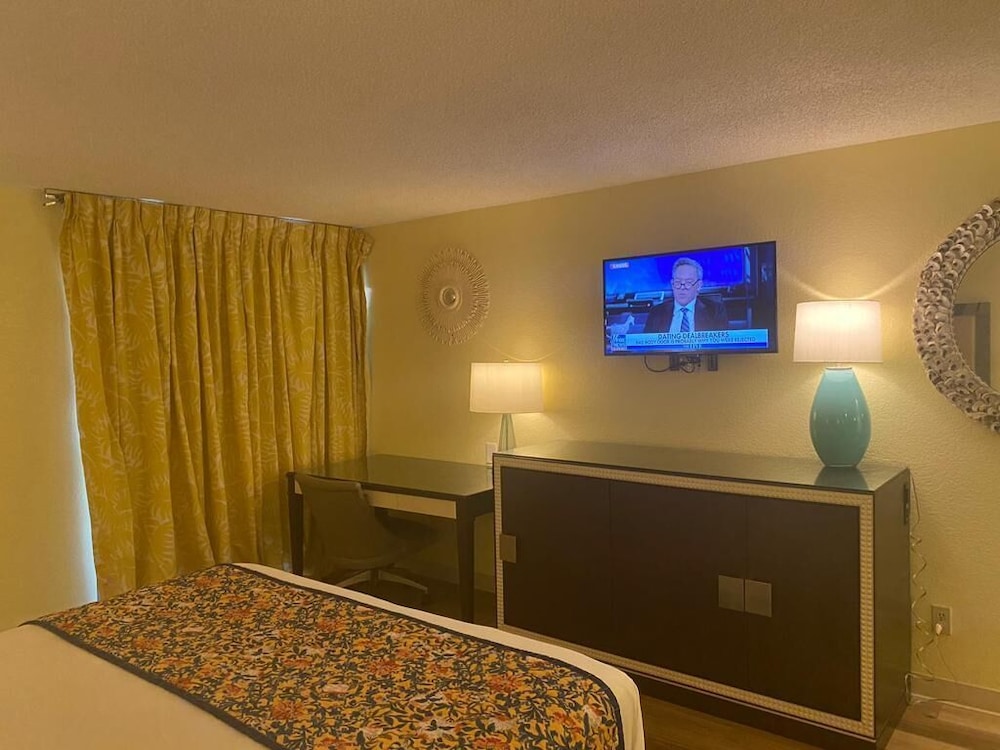Lincoln Inn Express Hotel and Suites - photo 16