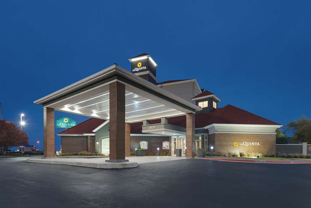 La Quinta Inn & Suites by Wyndham Oklahoma City NW Expwy - featured photo