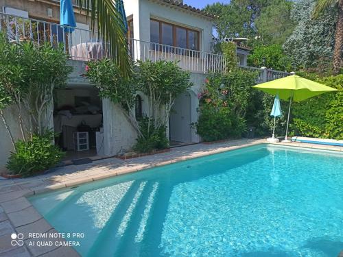 Vue Esterel Piscine privée plein sud - last minute hotel in Unknown City