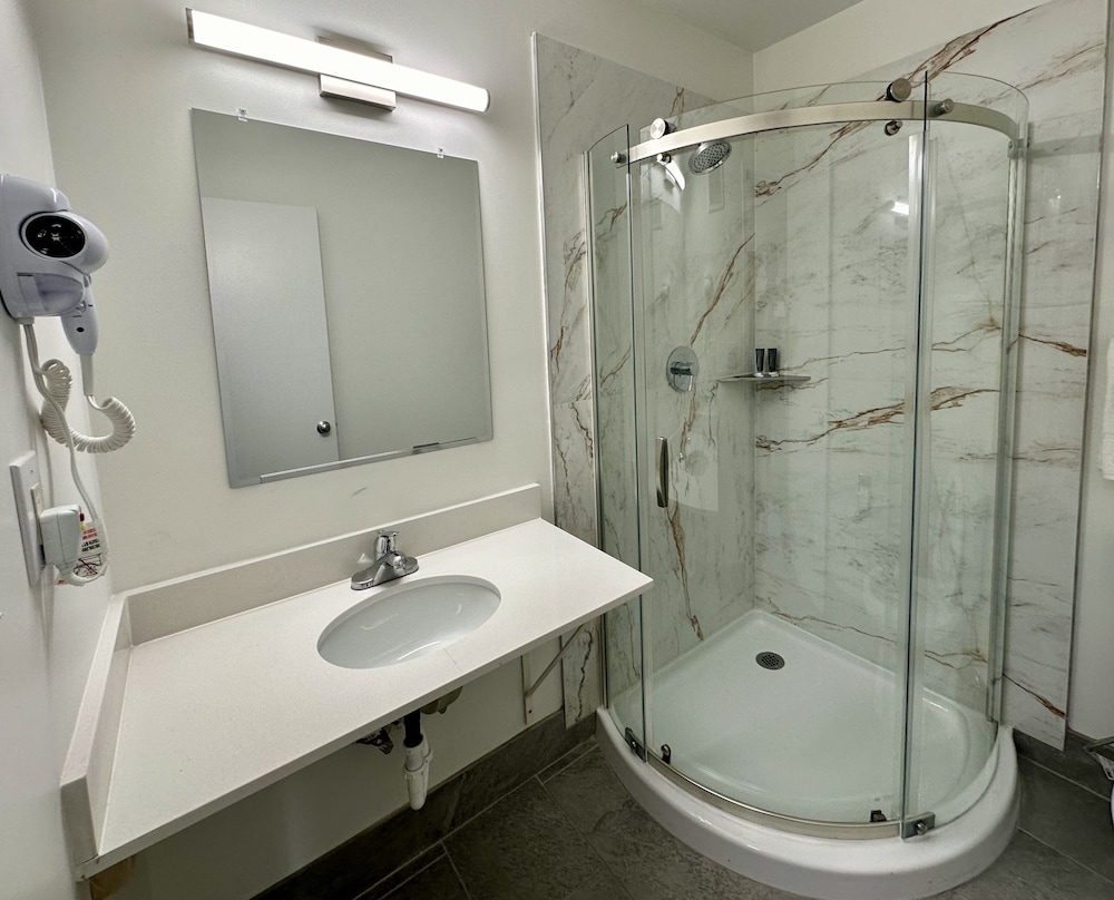 Royal Inn Charlotte Airport Hotel - photo 10