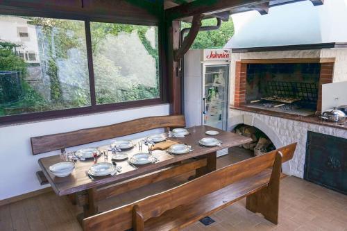 Apartman Kristijan — 4-Star Luxury Hotel in Viskovo, Croatia