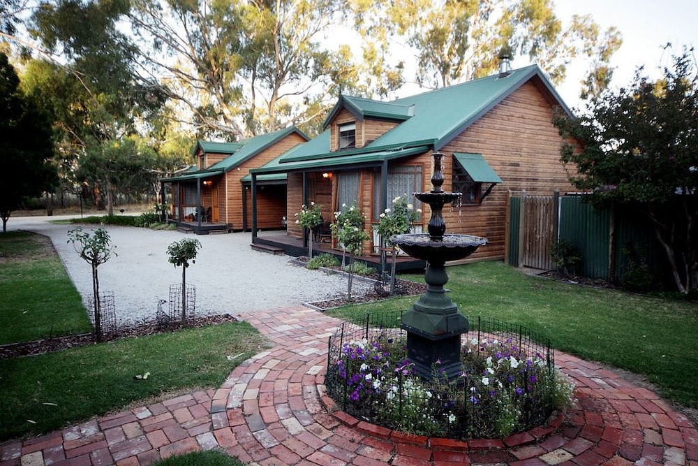 Cottages on Edward in Deniliquin, Australia