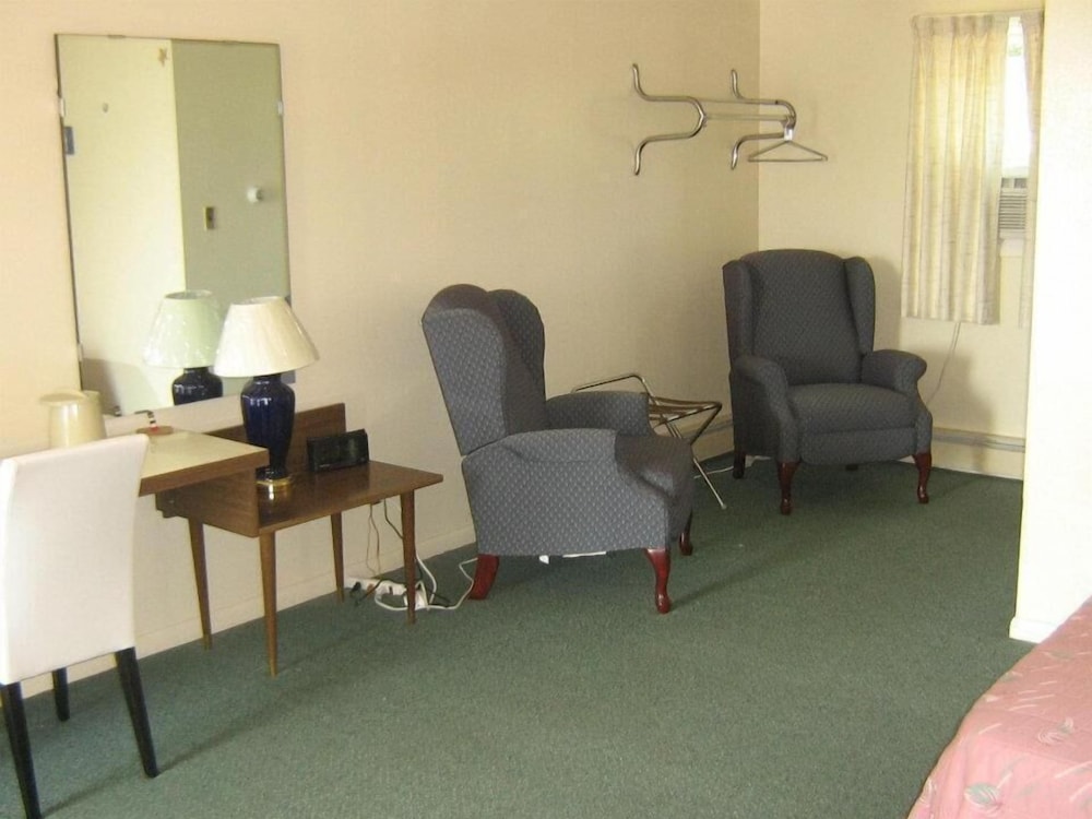 Chapel Hill Motel - photo 13
