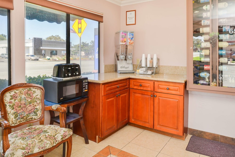 Atascadero Inn - photo 34