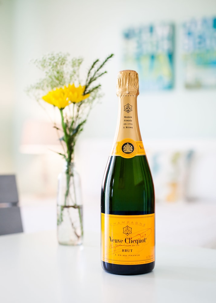 Sunset Inn & Cottages - photo 2