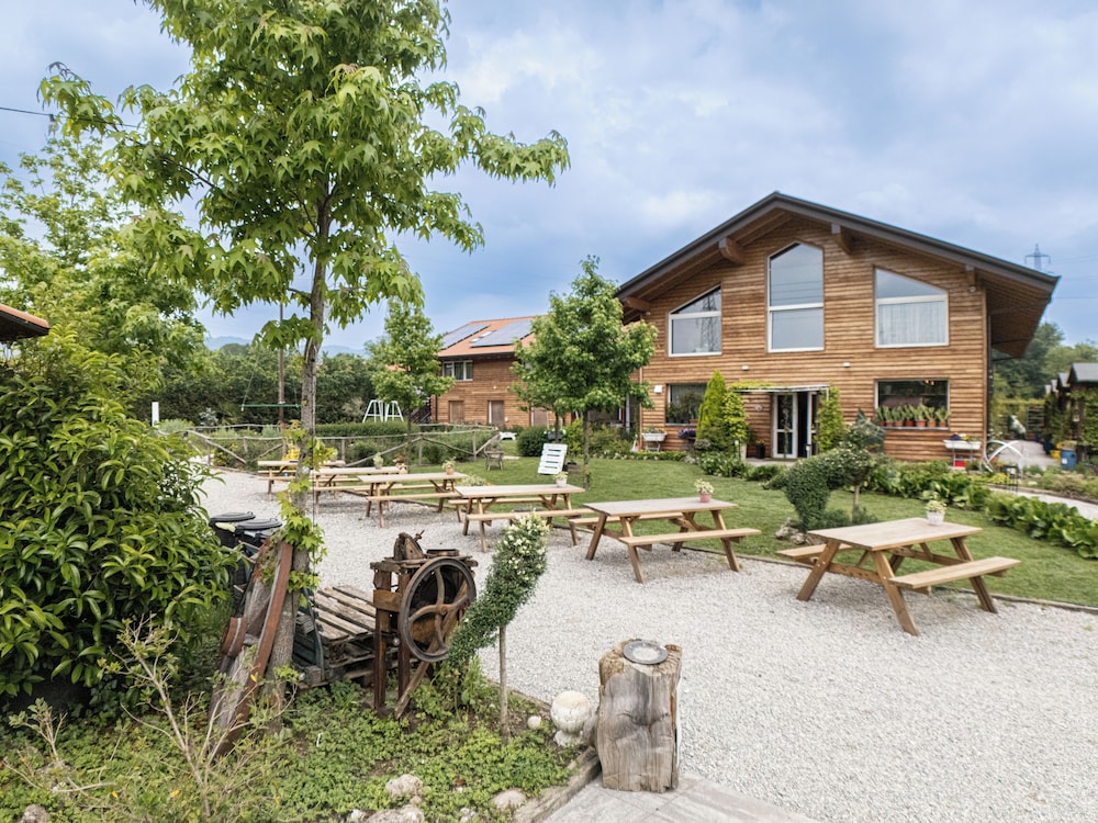 Agriturismo Sadira — 4-Star Luxury Hotel in Carvico, Italy