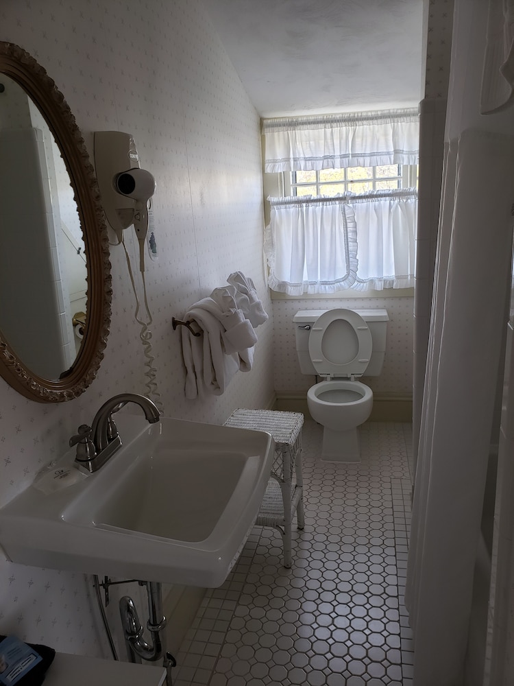Moseley Cottage Inn & Town Motel - photo 62