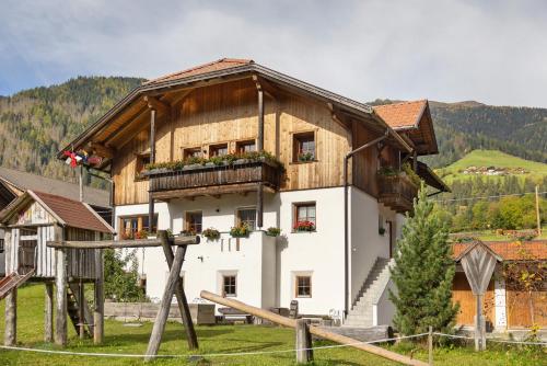 Inneroswalderhof - carbon neutral hotel in Unknown City