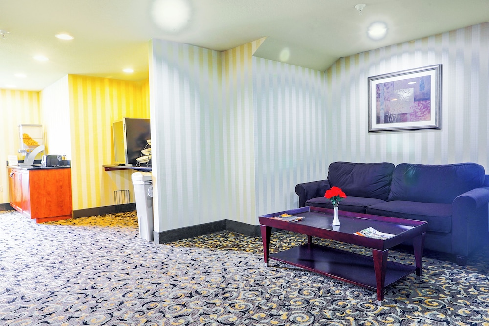 Evansville Inn & Suites By OYO - photo 8