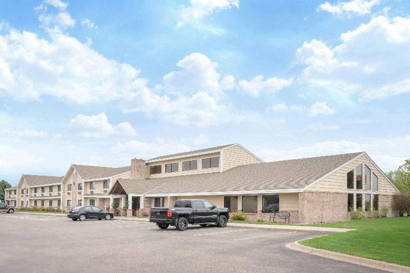Baymont by Wyndham Lakeville — hotel in Lakeville