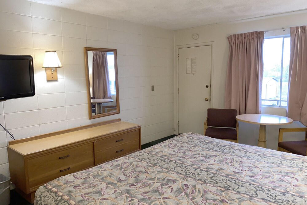 OYO Hotel Mauldin SC South Main Street - photo 3