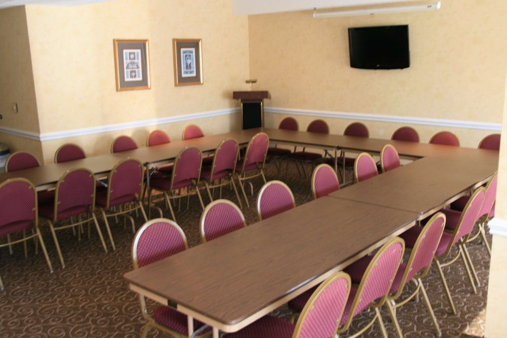 Hampton Inn Laurinburg - photo 29