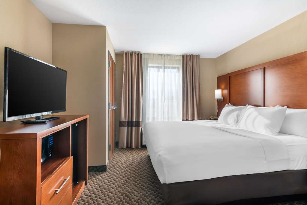 Comfort Suites Manhattan - photo 21