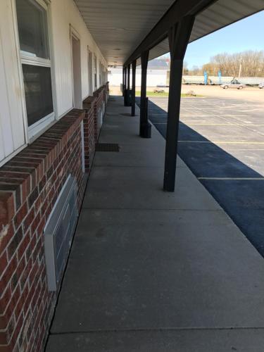 Quik Stop and Motel - photo 27
