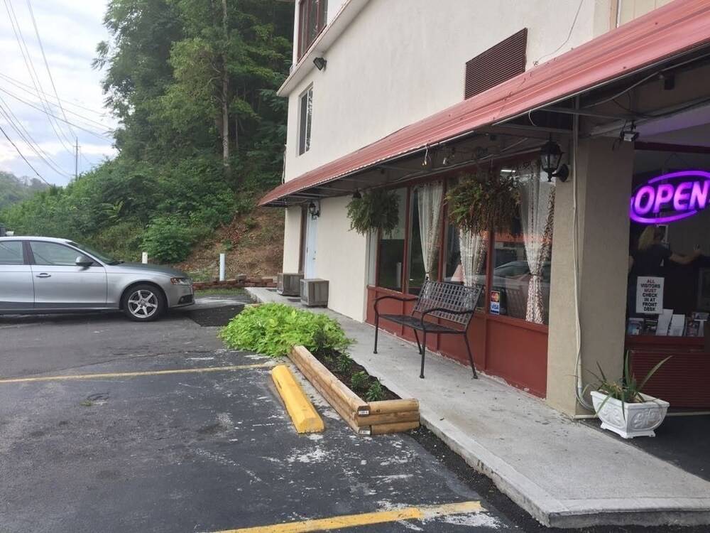 Bear Mount Inn & Suites - photo 64
