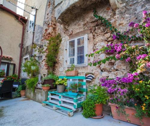 Room Kaštelan in Cres, Croatia