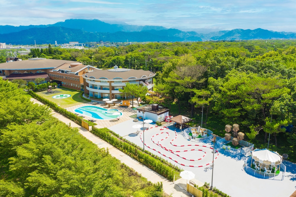 Tao Yuan Golf & Country Club Yaward Resort — 4-Star Luxury Hotel in Taoyuan, Republic of China Taiwan