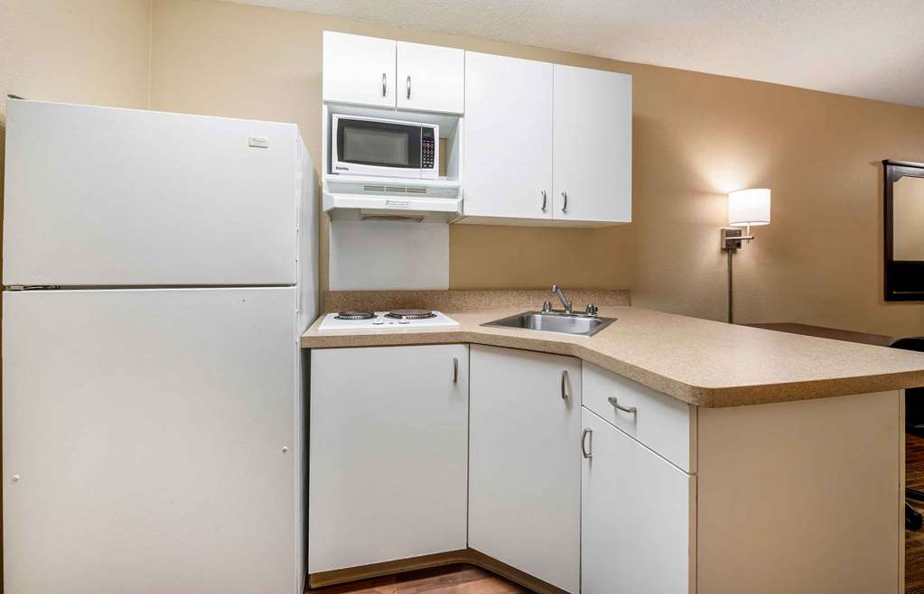 Extended Stay America Suites Indianapolis Airport - photo 12