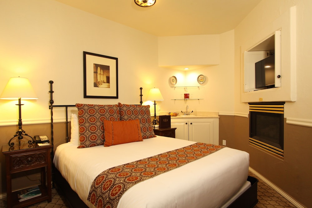 Cypress Inn - photo 48