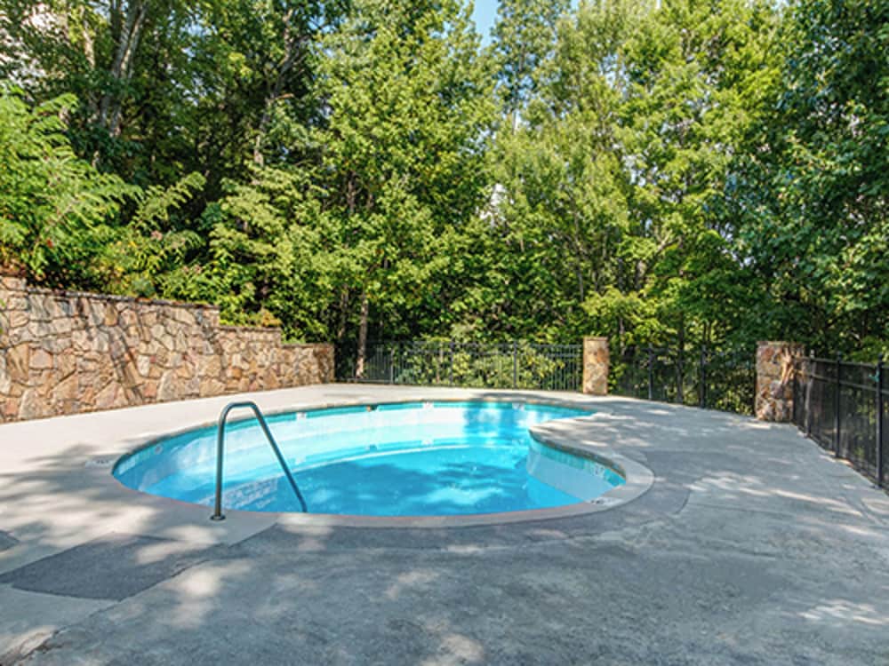 Rustic Charm by Jackson Mountain Rentals — 4-Star Luxury Hotel in Gatlinburg, United States