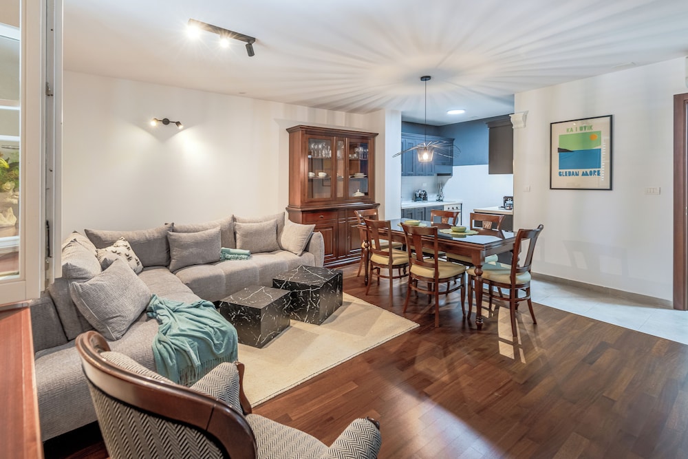MAJESTIC 3 Bedroom Luxury Apartment — 4-Star Luxury Hotel in Split, Croatia