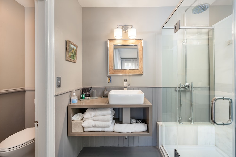 Nantucket Whale Inn - photo 51