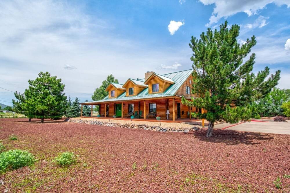 Quarter Horse Inn Rose Room - photo 11
