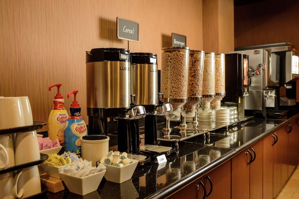 Embassy Suites by Hilton Minneapolis North - photo 35