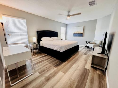 Spacious 3 bedroom Home with Backyard — 4-Star Luxury Hotel in San Antonio, United States