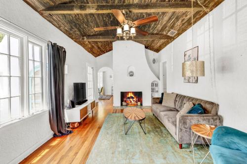 Spanish Beach Bungalow 4br 2bath — 4-Star Luxury Hotel in Daytona Beach, United States