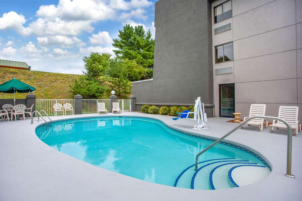 La Quinta Inn & Suites by Wyndham Roanoke Salem - photo 10