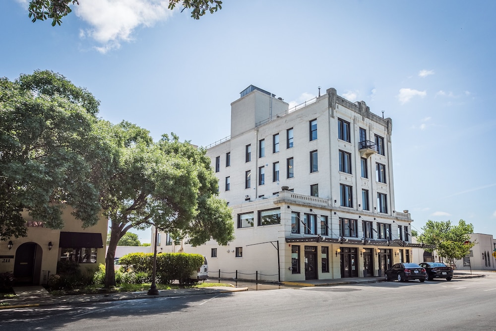 Park Plaza Hotel Seguin - photo 34