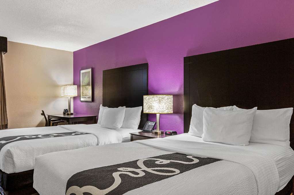 La Quinta Inn & Suites by Wyndham Miami Lakes - photo 11