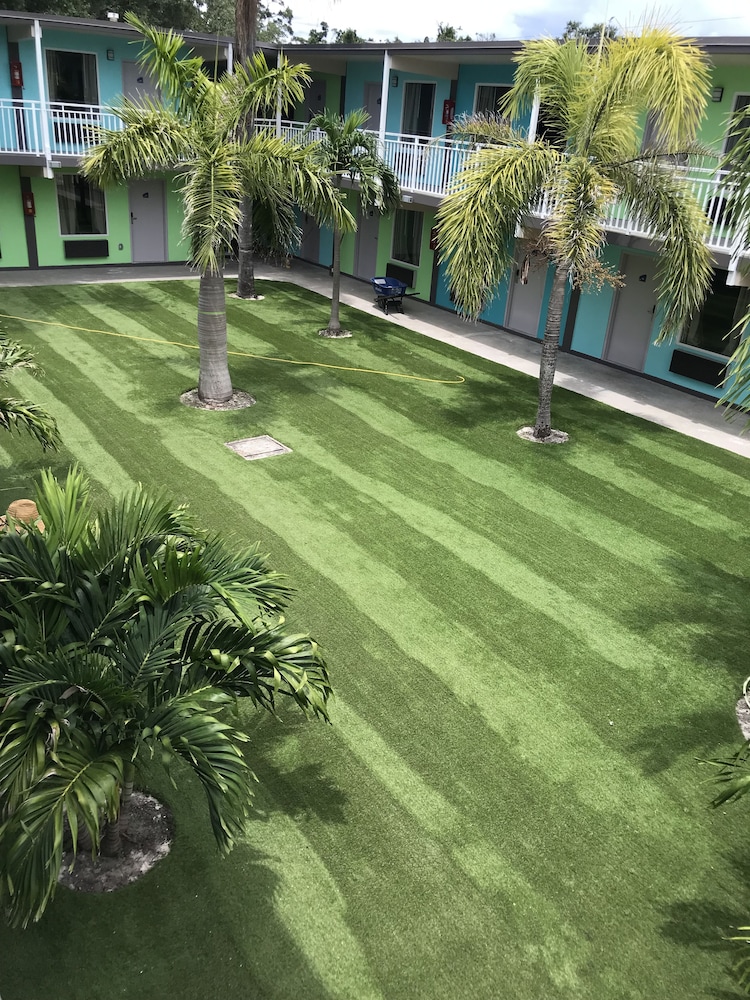 Tropical Inn & Suites - photo 69