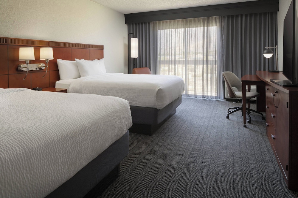 Courtyard By Marriott Palm Springs - photo 7