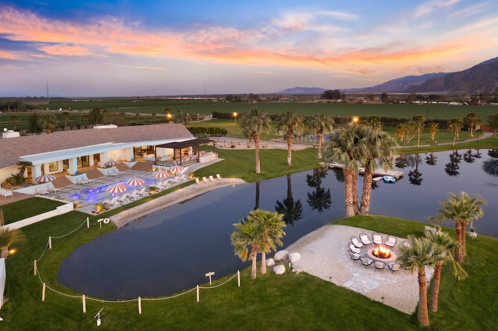 Buena Vista by Avantstay Massive Outdoor Oasis w Pool Spa & Firepit - photo 65