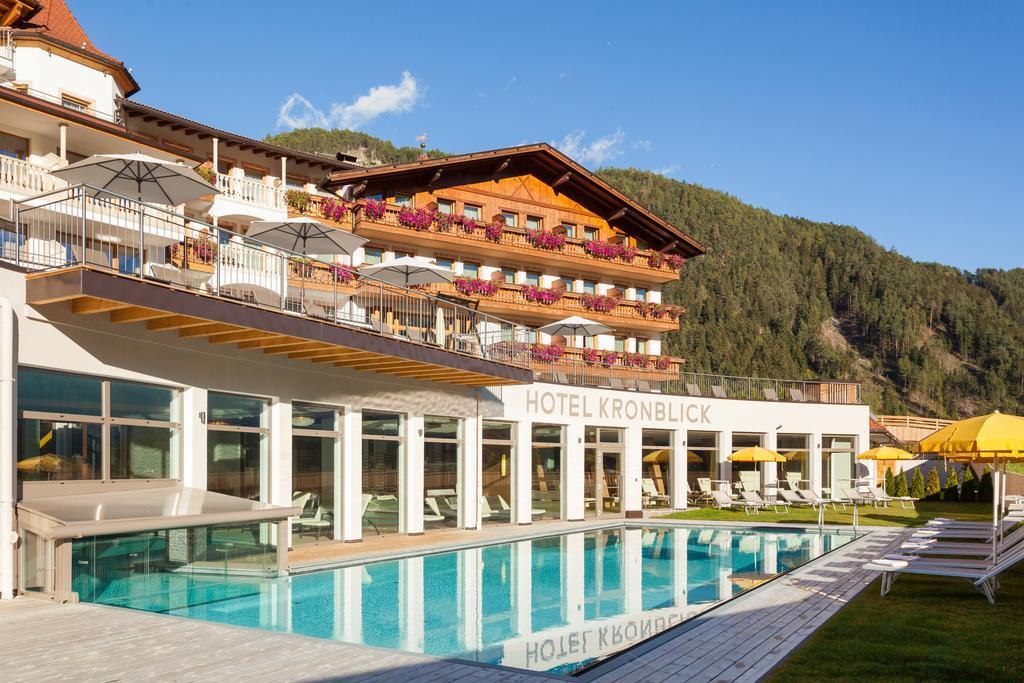 Hotel Kronblick - carbon neutral hotel in Chienes