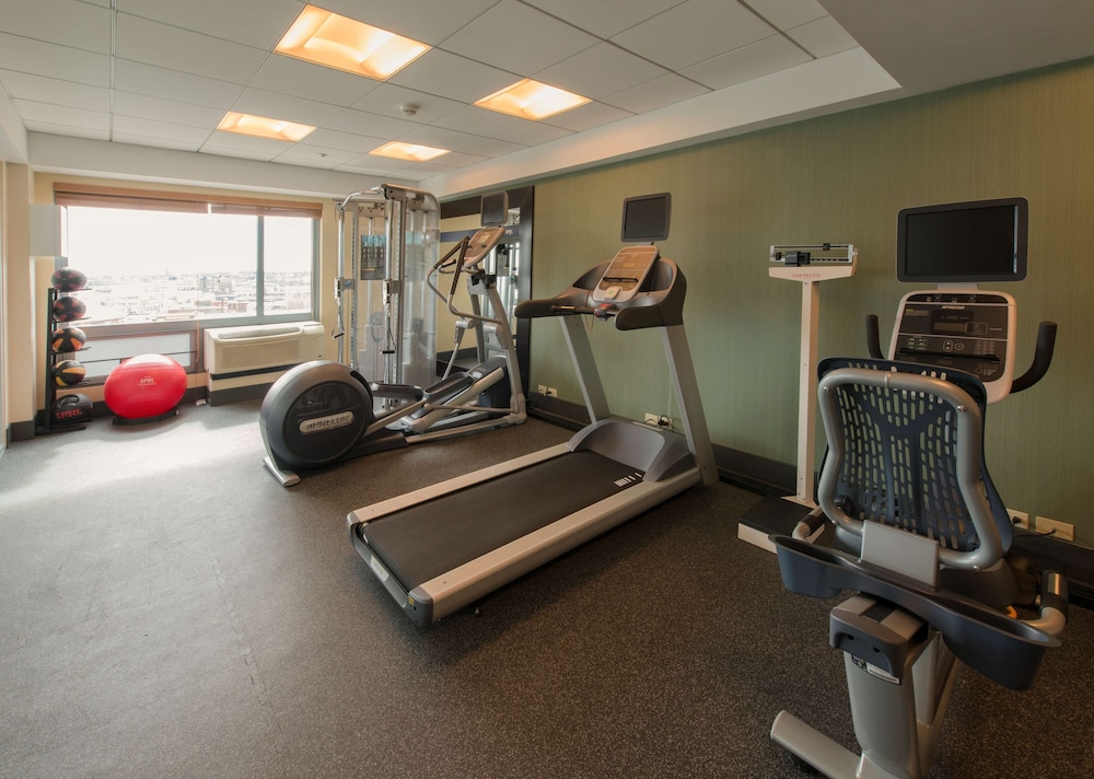 Hampton Inn & Suites Boston Crosstown Center - photo 43