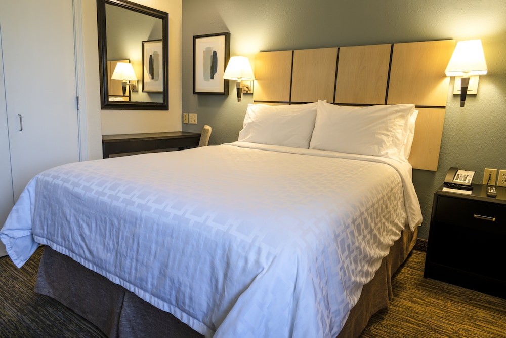 Candlewood Suites East Lansing by IHG - photo 9