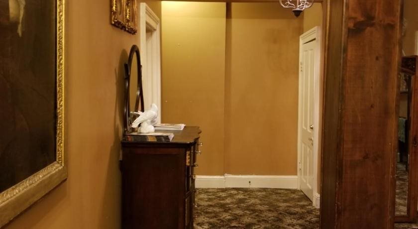 The Columns Hotel - photo 8