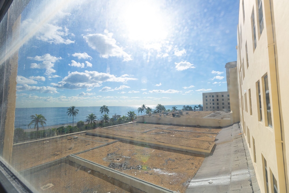 Hollywood Beach Resort City View - photo 16