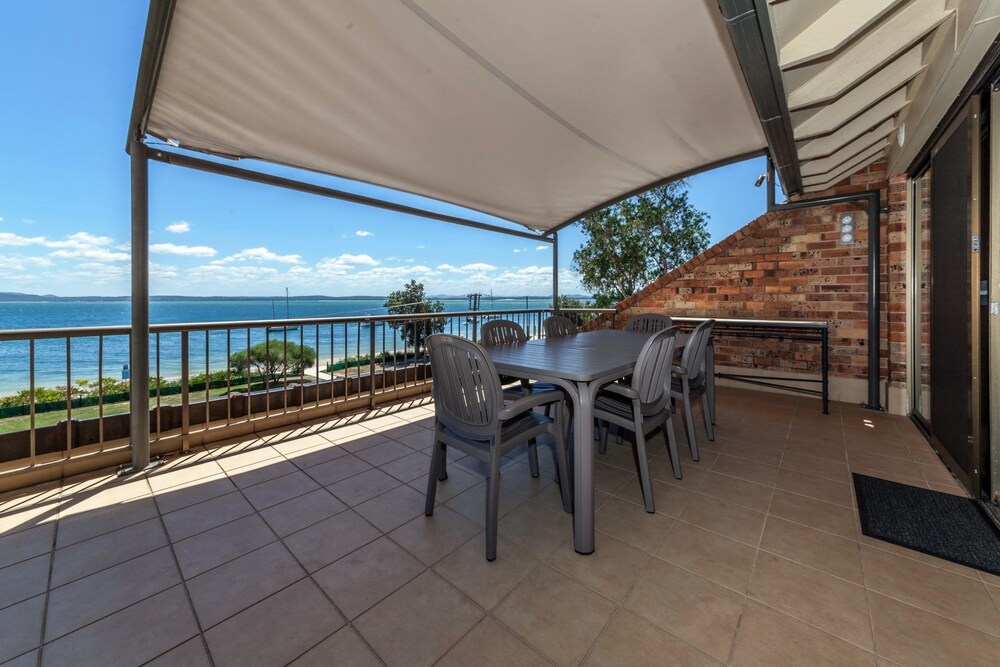 A Yachtsmans Rest 5 37 Victoria Parade — 4-Star Luxury Hotel in Nelson Bay, Australia