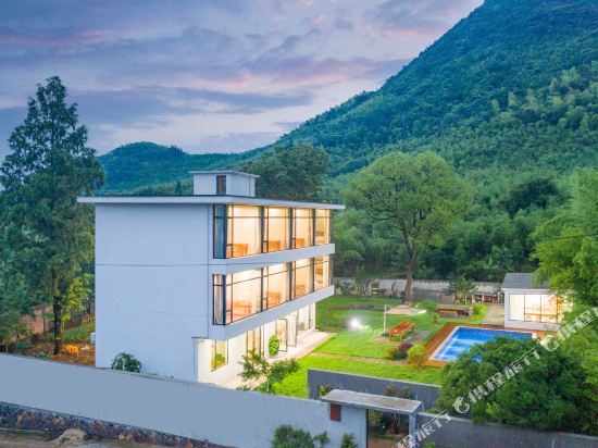 Lost in wonderland - last minute hotel in Deqing