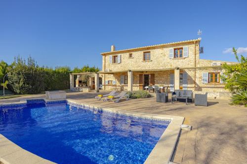 M412 Can Castell 1 by Mallorca Villa Selection — 4-Star Luxury Hotel in Alcudia, Spain