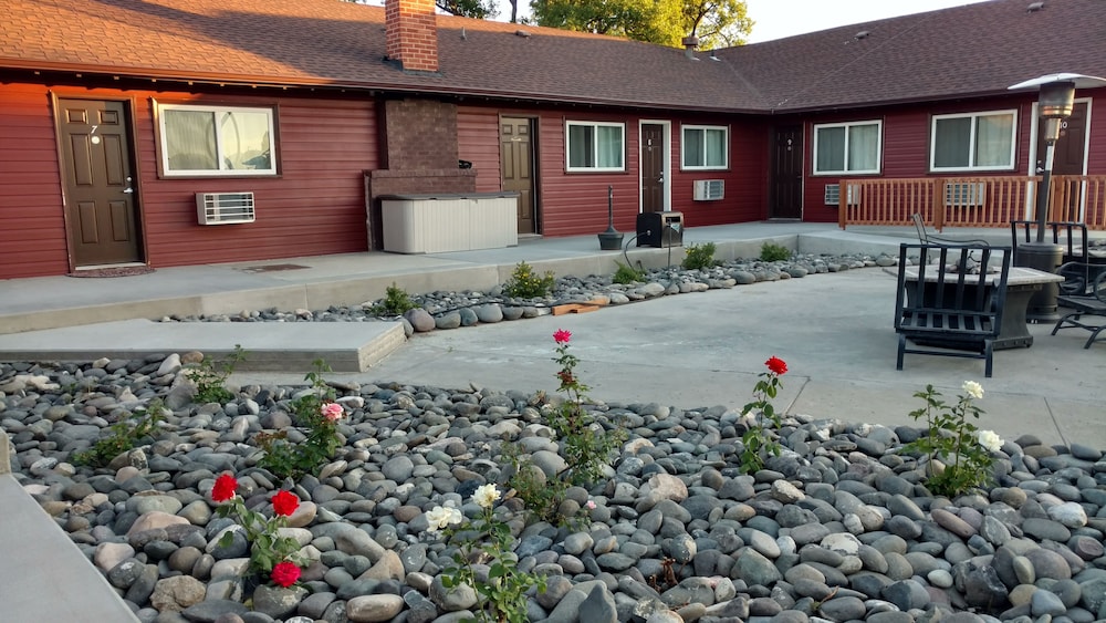 Cattlemen Motel - photo 24