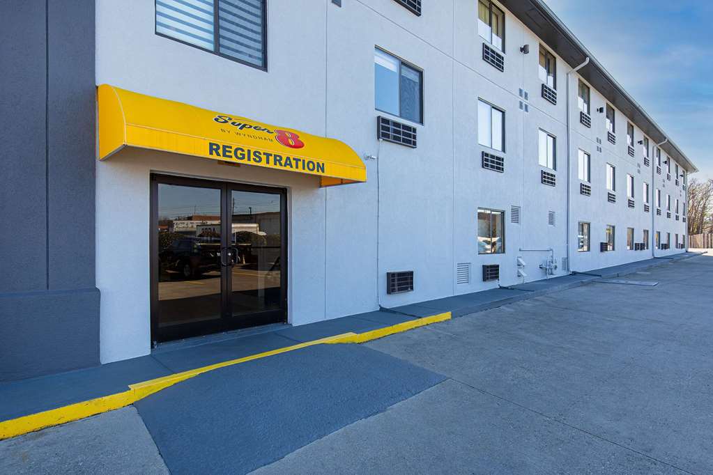 Super 8 by Wyndham Johnson City - photo 3