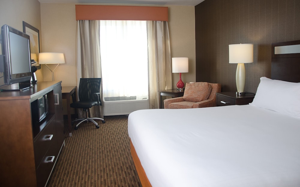 Holiday Inn Express Hotel & Suites Watertown Thousand Island by IHG - photo 24
