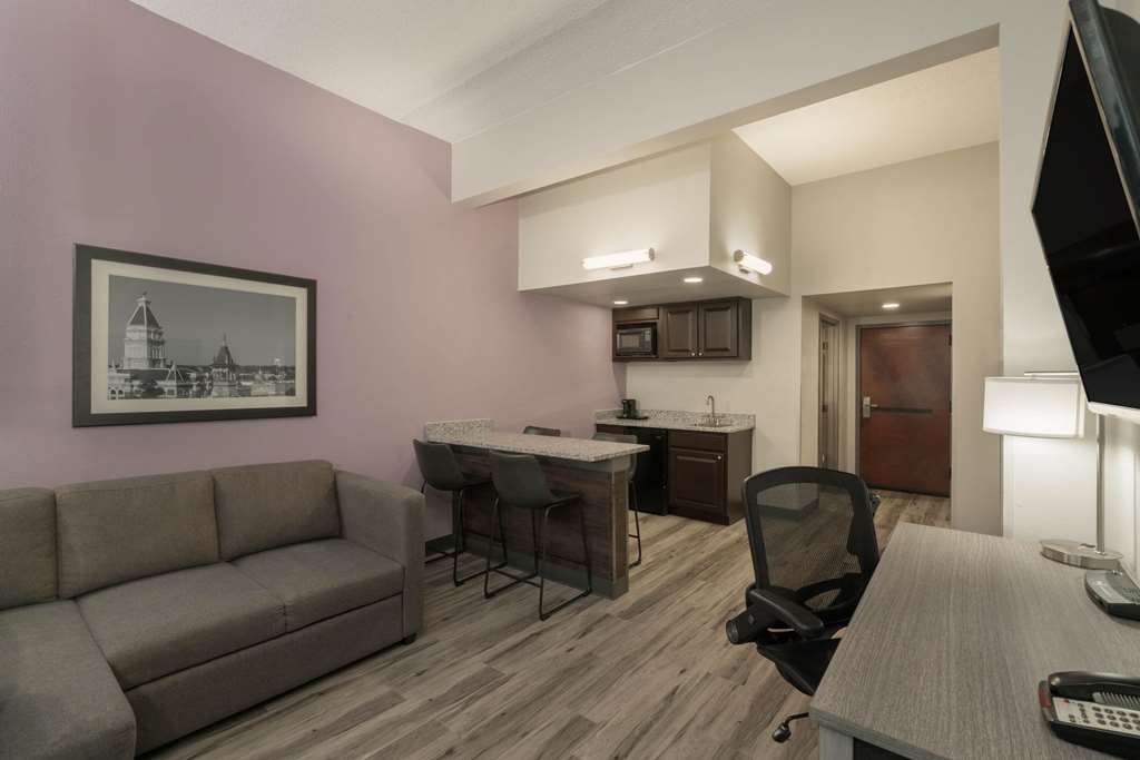 La Quinta Inn & Suites by Wyndham Clarksville - photo 22